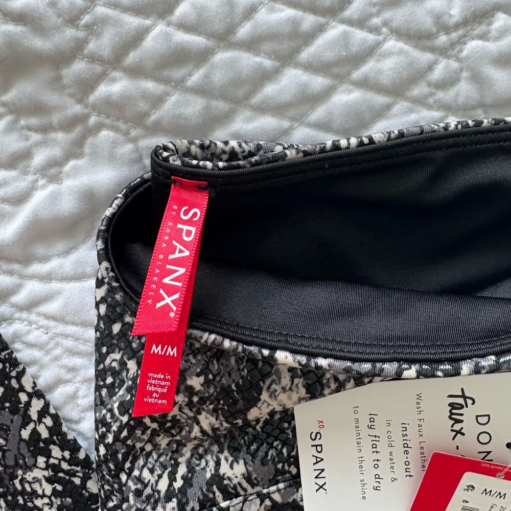 SPANX Black and White faux Snakeskin Leggings MEDIUM - Picture 4 of 4